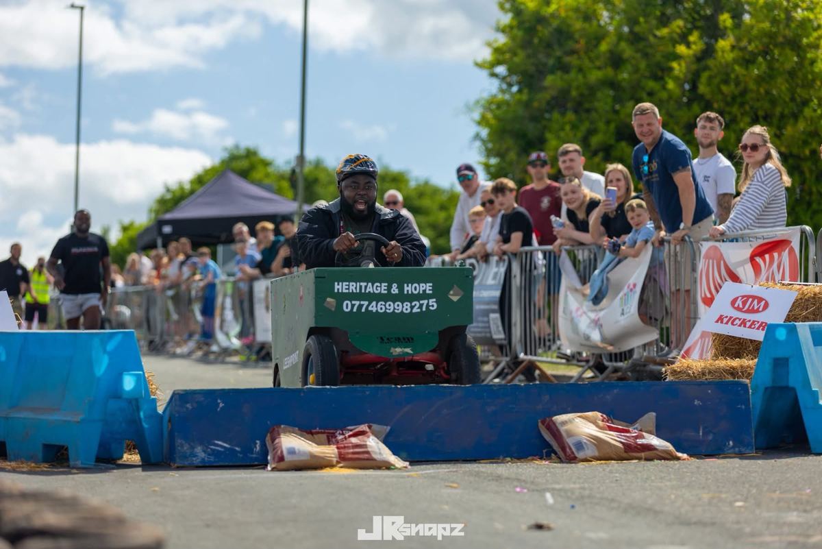 Crowd watching the soapbox derby